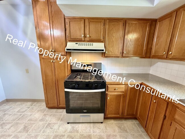 Building Photo - 2 Bedroom, 1.5 Bath Now Available!