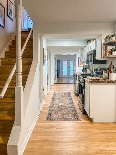 Modern kitchen with brand new appliances - 6471 Grommet Dr