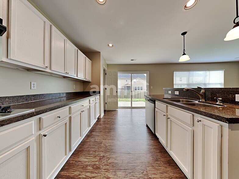 Building Photo - 1103 Homework Ave