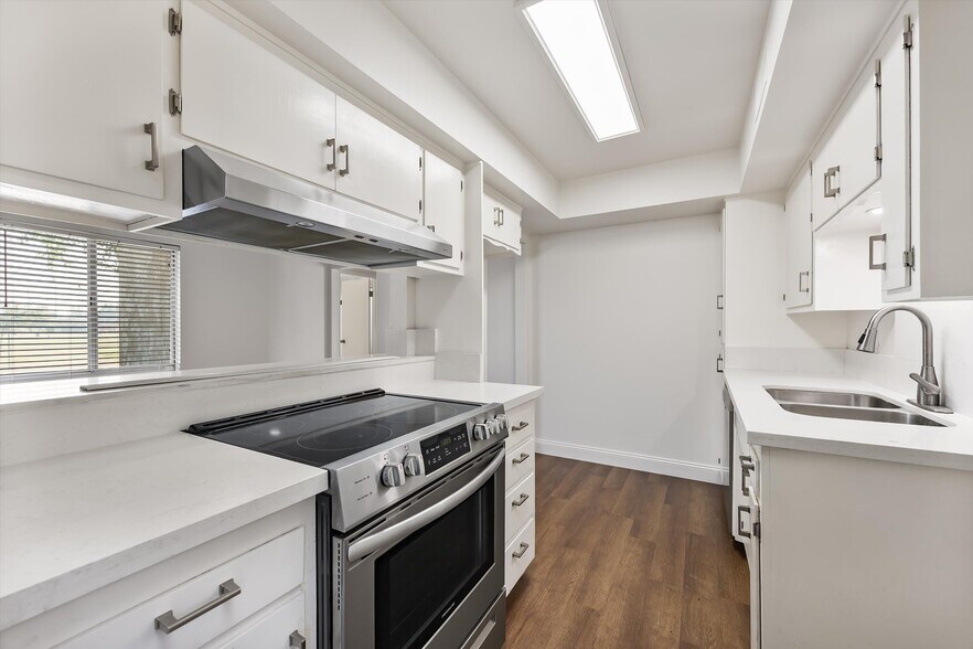 Building Photo - 4700 Nordic Dr