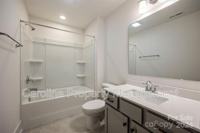 Building Photo - 1233 Eastway Dr