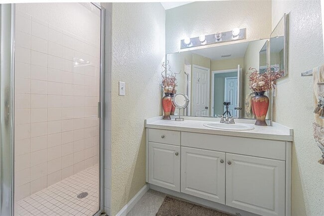 Building Photo - 6208 Clifton Palms Dr
