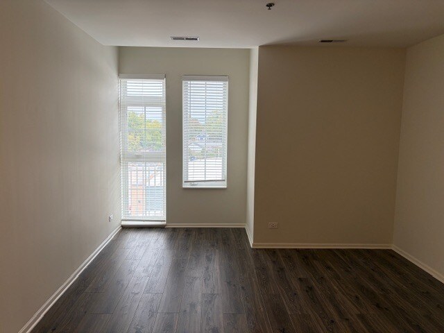 Building Photo - 625 Deerfield Rd