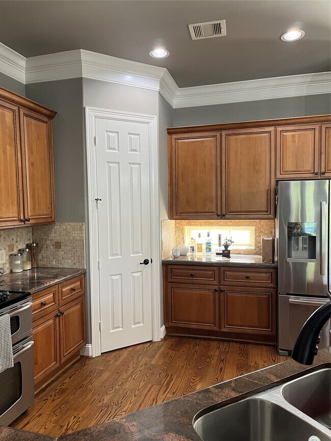 Building Photo - 4406 Crawford St