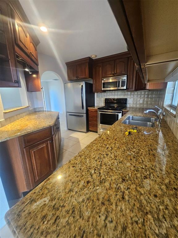 Building Photo - 4420 Palm Dr