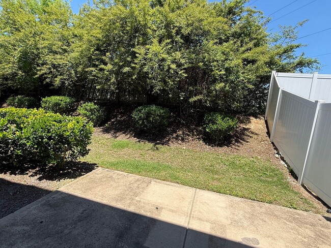 Building Photo - Updated 3 Bedroom Townhome with Harrisburg Schools