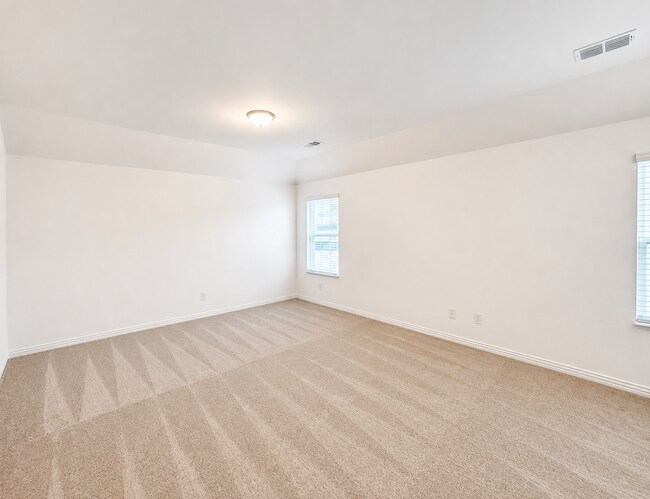 Building Photo - 715 Roanoke Dr
