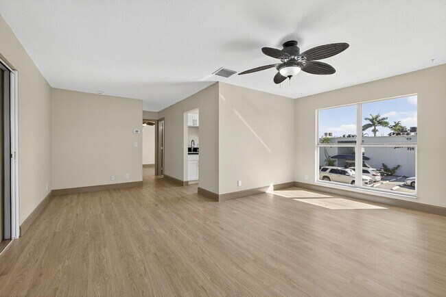 Building Photo - 727 Hummingbird Way