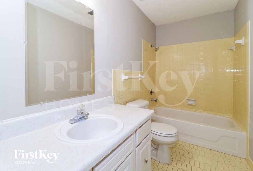 Building Photo - 6041 Colonyhill Dr