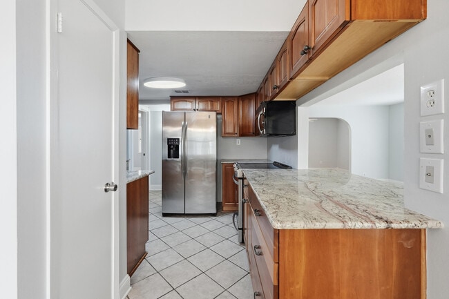 Building Photo - 120 Dyer St