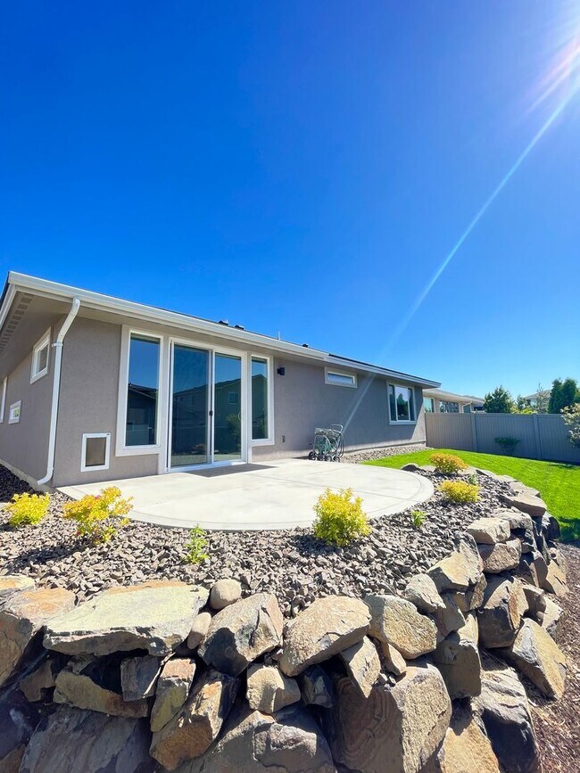 Building Photo - Flexible Living in North Ellensburg