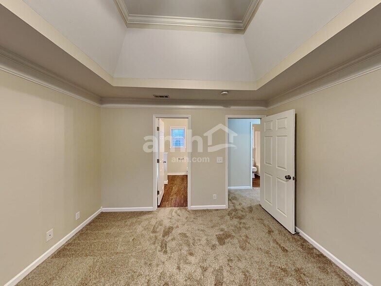 Building Photo - 4012 Wellington Ct
