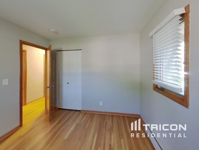 Building Photo - 1397 Pinewood Dr