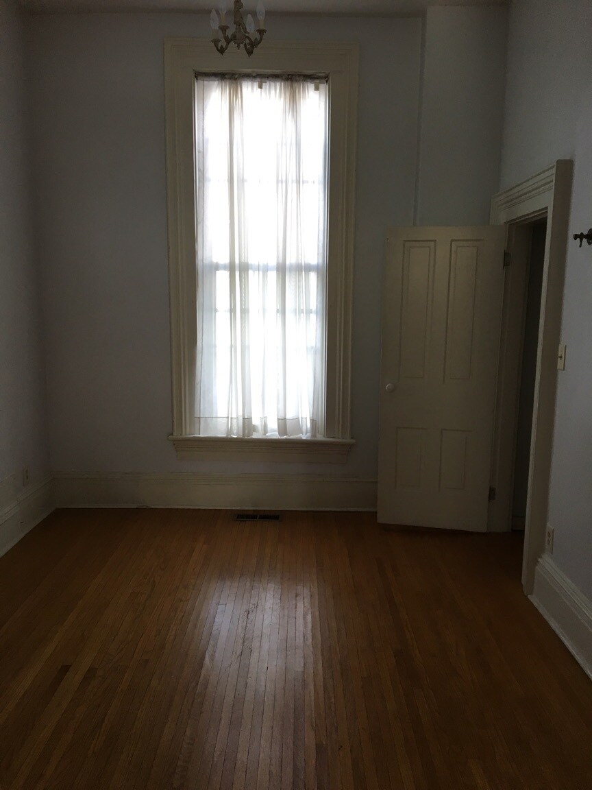 Building Photo - 302 Perrin Ave