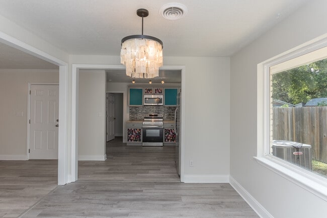 Building Photo - 3995 Tom Ln Dr