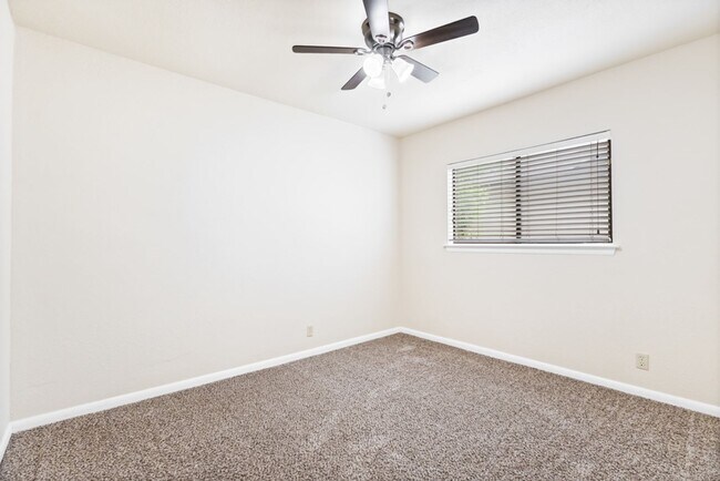 Building Photo - 4907 Dare Ln