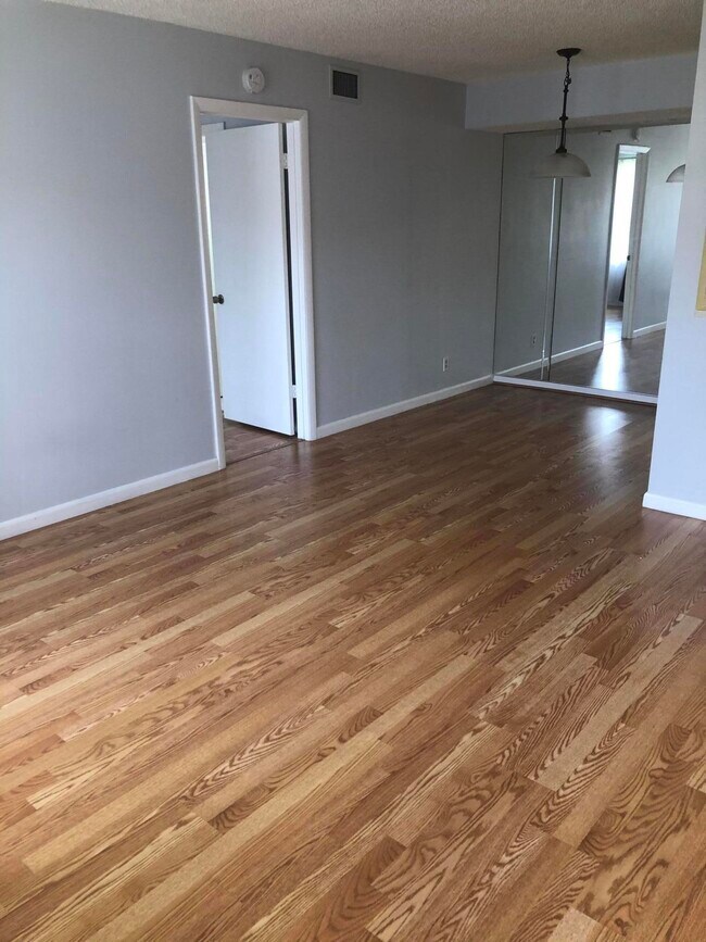 Building Photo - 7250 Golf Colony Ct