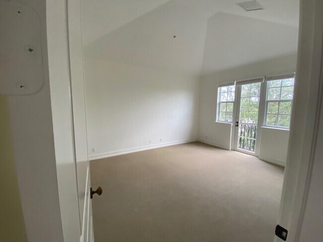 Building Photo - 319 Flamingo Dr