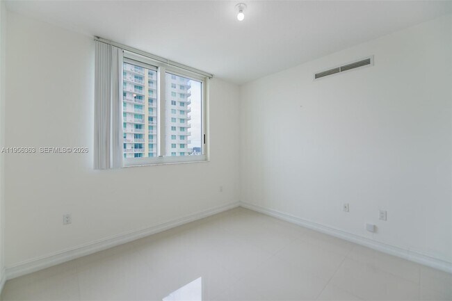 Building Photo - 1755 E Hallandale Beach Blvd