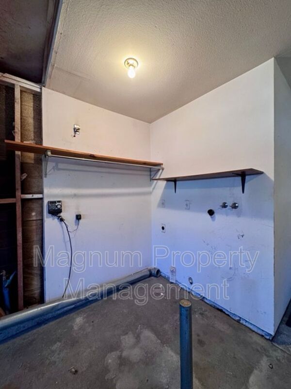 Building Photo - 27081 School Park Dr