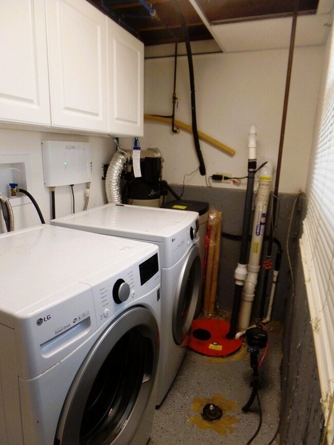 Building Photo - 5910 Bradley Ct N