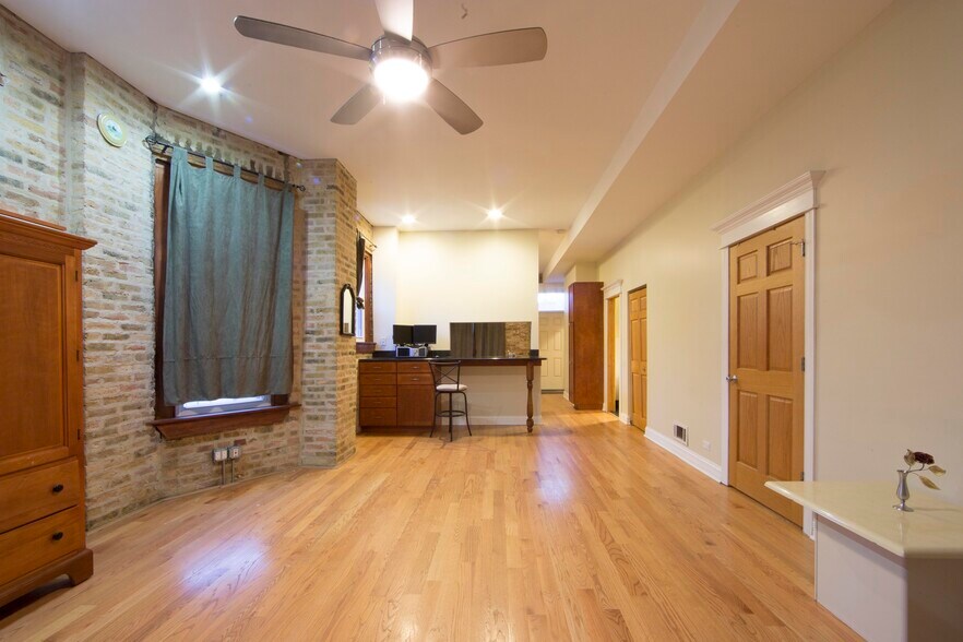 Building Photo - 2609 W Potomac Ave