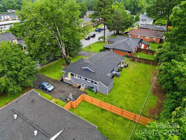Building Photo - 1412 Wembley Dr