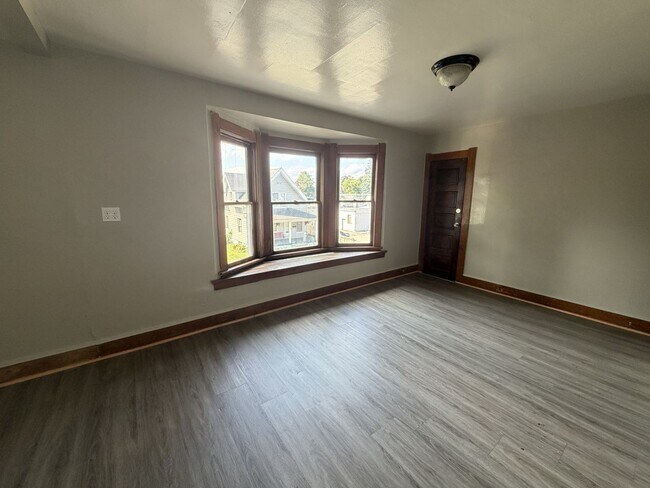 Building Photo - 3946 Burnham Ave