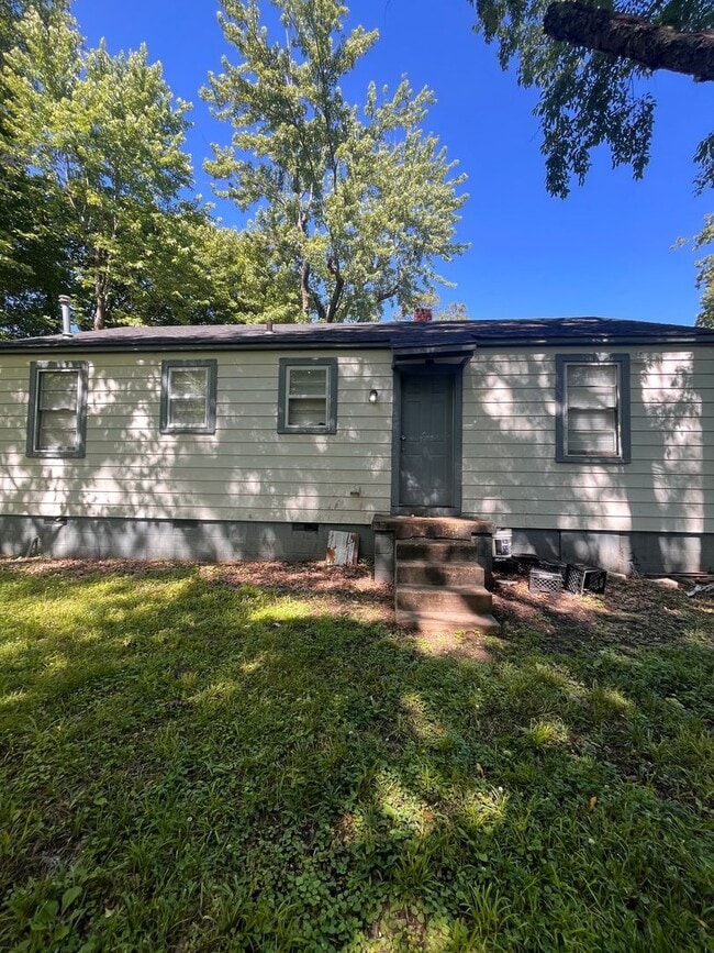 Building Photo - Great Property in quite Neighborhood