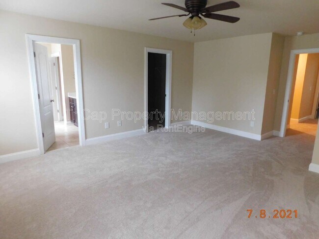 Building Photo - 8030 Upper Lake Dr