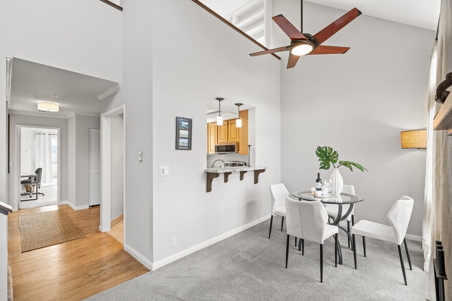 Hall to bedrooms - 86 Pelican Ln