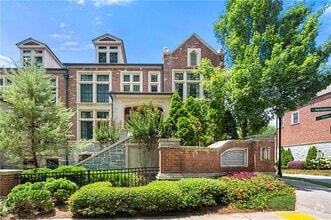 Building Photo - 2920 Hermance Dr NE
