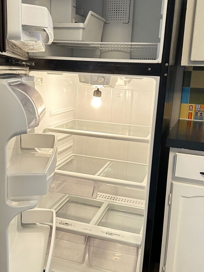 Building Photo - Charming 2-Bedroom Cottage-Style Home!