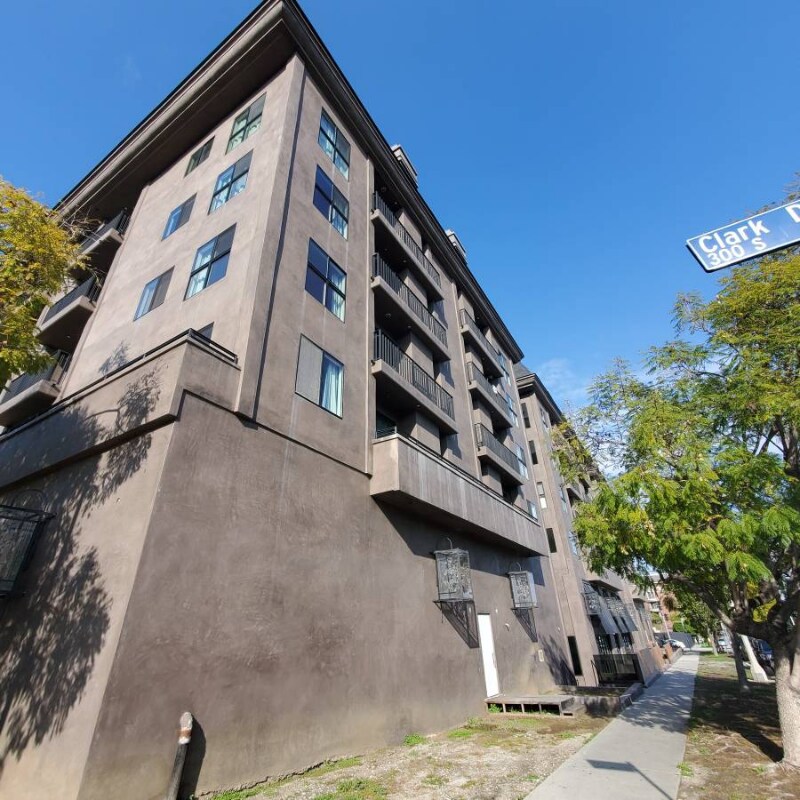 Building Photo - 8811 Burton Wy