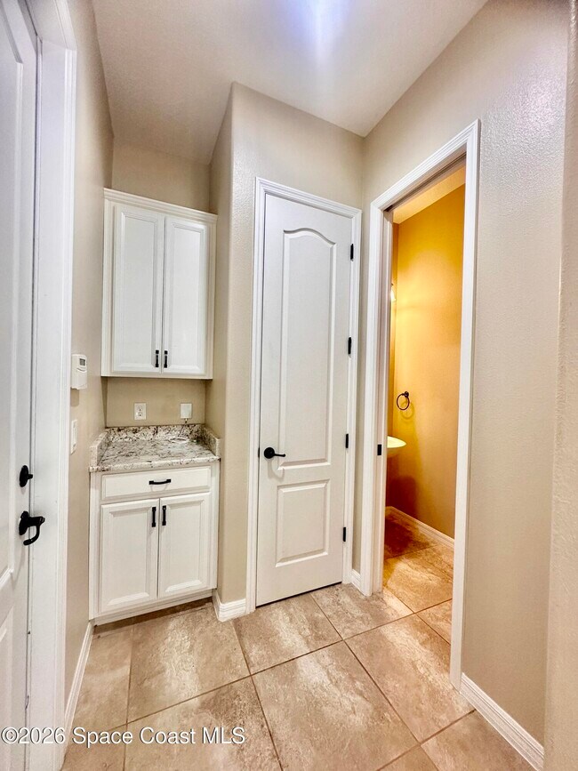 Building Photo - 8880 Napolo Dr