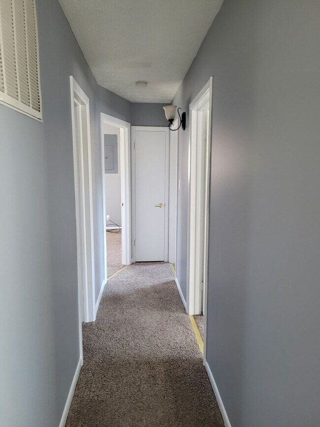 Building Photo - 7092-7094 N Manor Dr