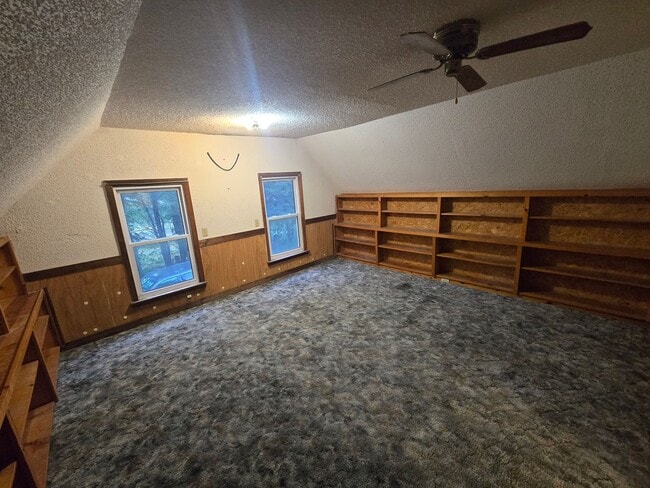 Building Photo - Country Farmhouse 6 miles from town, chicken coop, storage shed and run-in shed