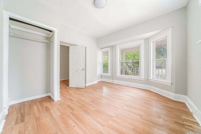 Building Photo - 4310 Daisy Ave