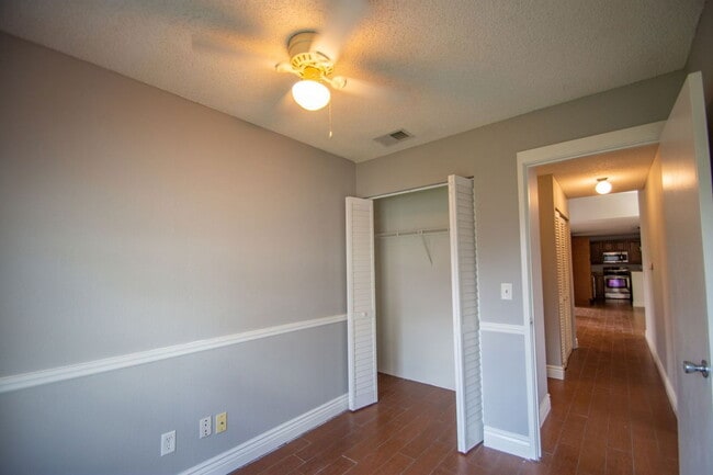 Building Photo - 704 Putt Ln