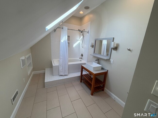 Building Photo - 67 Rockwell Ave