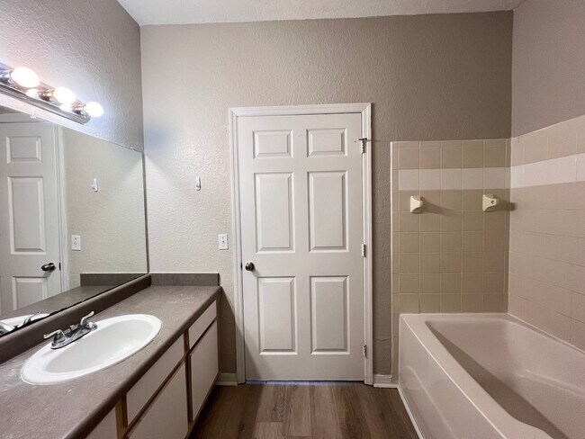 Building Photo - Gorgeous apartment for rent!