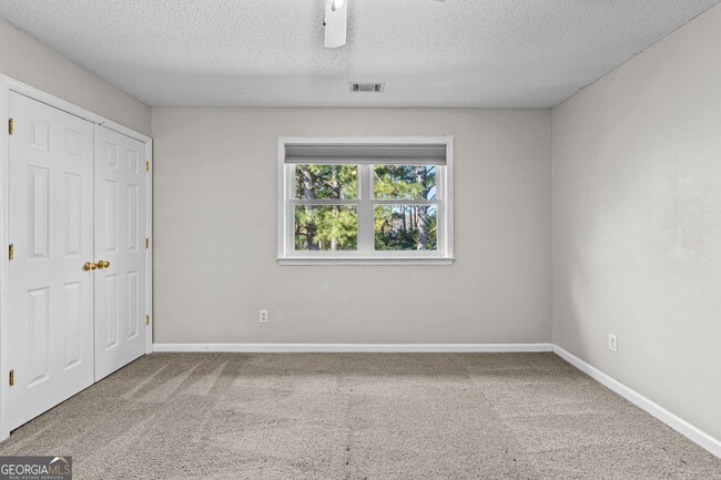 Building Photo - 255 Woodstream Dr