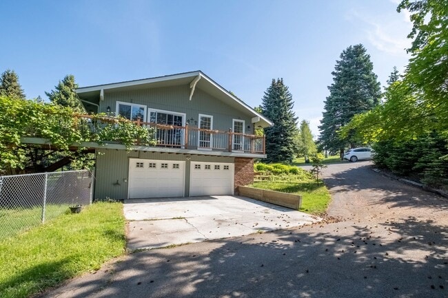 Building Photo - Large corner lot home in desirable Woodland Heights.