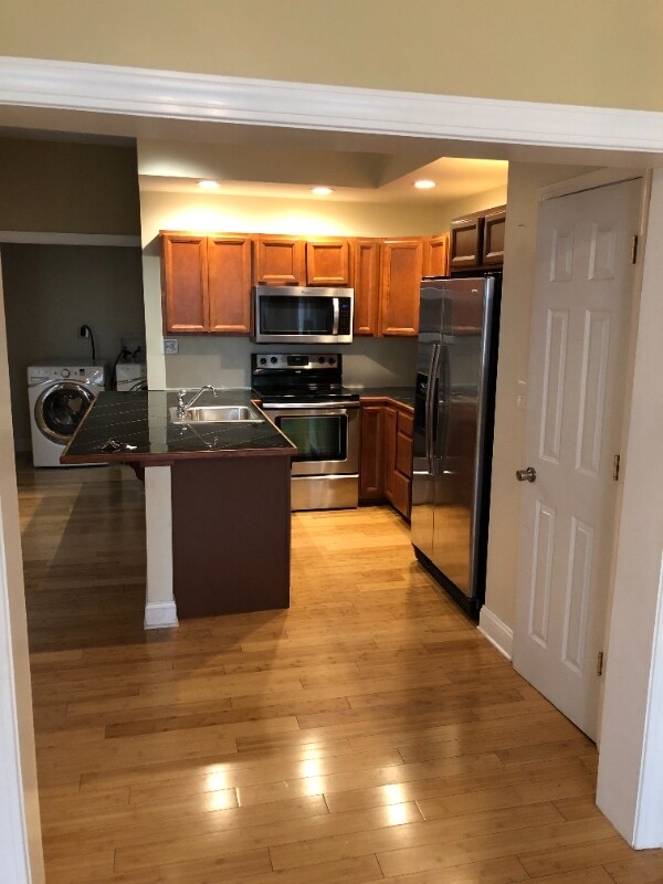 Building Photo - 1534 3rd Ave