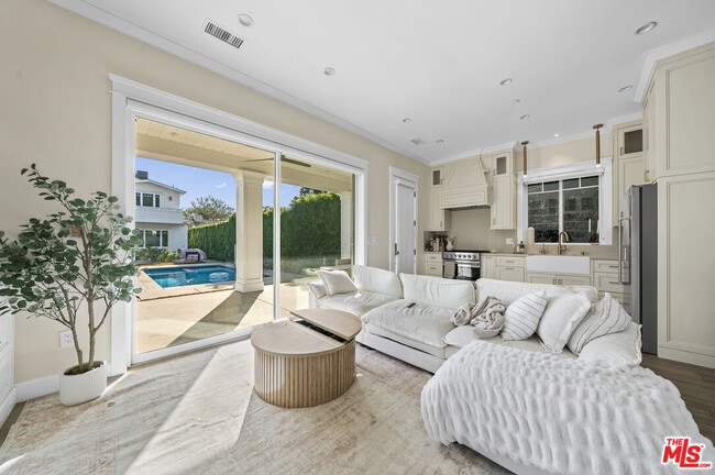 Building Photo - 12345 Huston St