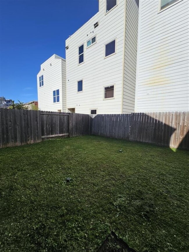 Building Photo - 4610 Center St