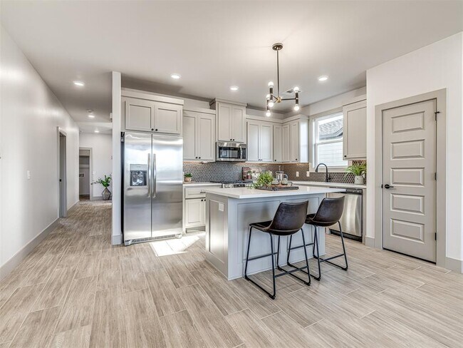 Building Photo - 2633 Crescent Ave