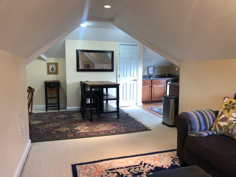 Building Photo - 5804 Searl Terrace