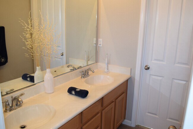 Building Photo - 904 Campfire Cir