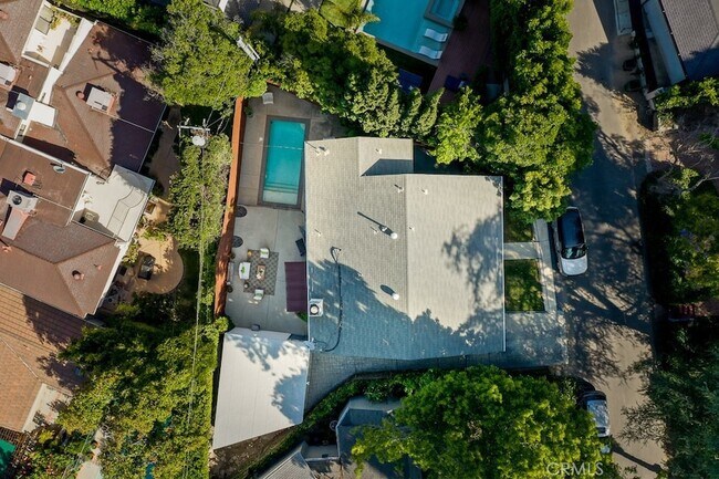 Building Photo - 13383 Contour Dr